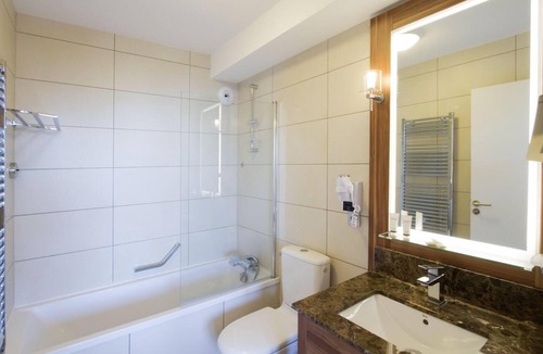 Arc-1800 Hotel | Wifi, 300m from shops, fitness, swimming pool, sauna, hammam, balcony, tv, ski locker, 35m²
