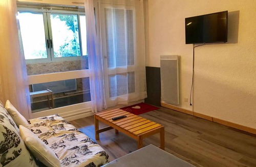 Correncon-en-Vercors Apartment | Wifi, ski-in/ski-out & foot of the slopes, 1st floor, tv, 24m², Villard de Lans