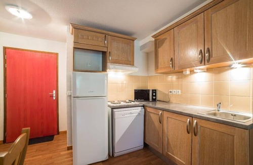Les Bottieres Apartment | Wifi, ski-in/ski-out & foot of the slopes, fitness, swimming pool, terrace, balcony, parking, tv