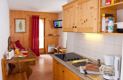 Saint-Sorlin-d'Arves Apartment | Wifi, swimming pool, terrace, balcony, parking, 50-60m², Saint Sorlin d'Arves