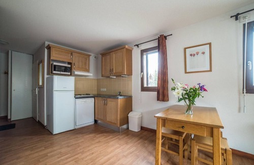 Les Bottieres Apartment | Wifi, swimming pool, terrace, balcony, parking, tv, ski locker, 24m², Les Bottières
