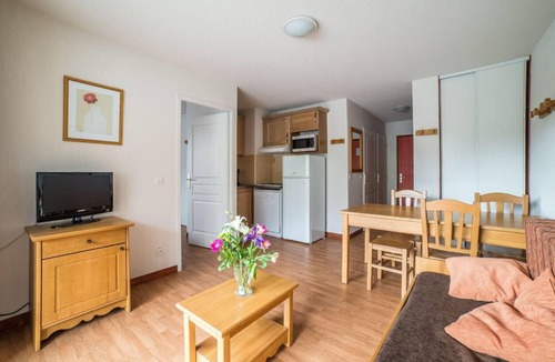 Les Bottieres Apartment | Wifi, swimming pool, terrace, balcony, parking, tv, ski locker, 24m², Les Bottières