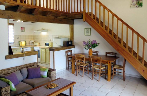Blanquefort-sur-Briolance Villa | Wonderful private villa for 5 people with WIFI, hot tub, private pool, TV, terrace and pets allo.
