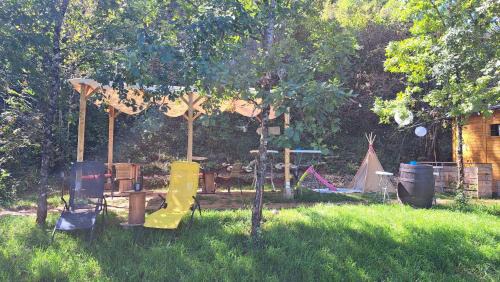 Segonzac Other | Wooden Cabin - La Fleurie - on Campsite in Saint Robert, Camping Florecer