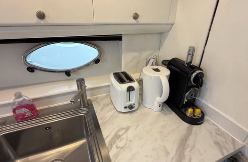 Pointe Croisette Boat Rental | Yacht 17M Cannes Croisette Port Canto, 3 Bedrooms, air conditioning, tv