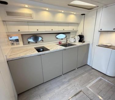 Pointe Croisette Boat Rental | Yacht 17M Cannes Croisette Port Canto,3 Ch,clim,tv