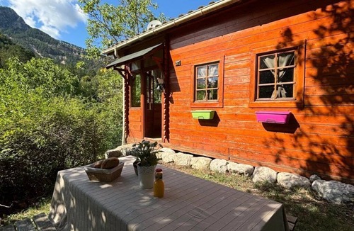 Castellane Ski Chalet | ZEcamping 3 étoiles pet friendly locatif TV LV 35m2 6 pers