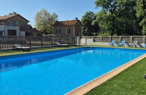 Le Change House | ZEcamping 3 étoiles piscine chauffée animaux acceptés locatif LV BBQ clim