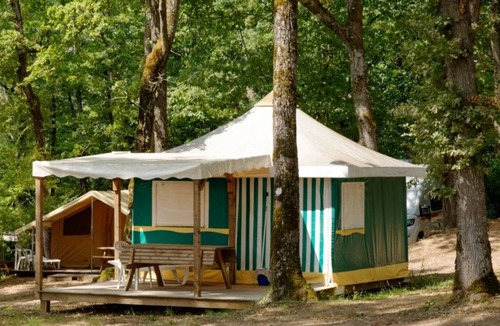 Soturac House | ZEcamping 3* espace aquatique chiens acceptés fitness locatif TV BBQ