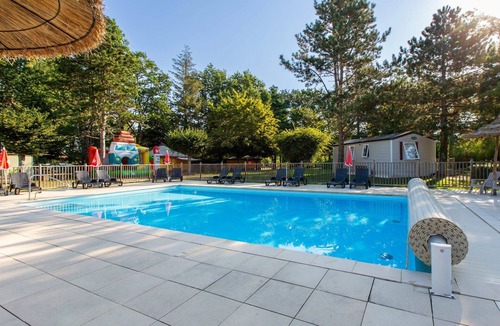 Saint-Pere-sur-Loire Cabin | ZEcamping 3* piscine chauffée chiens acceptés club enfant tente TV