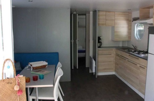 Peynier House | ZEcamping 3* toboggans piscine pet friendly locatif 4 pers