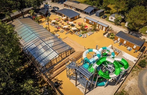 Hourtin Ski Chalet | ZEcamping animé piscine couverte chiens acceptés tente TV 24m2 5 pers