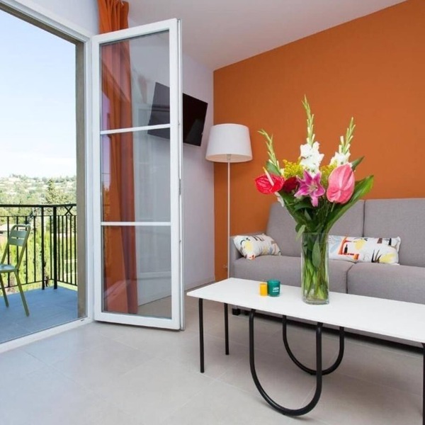 Countryside 1BR Flat with Patio | Near Historic Art Galleries & Village Markets