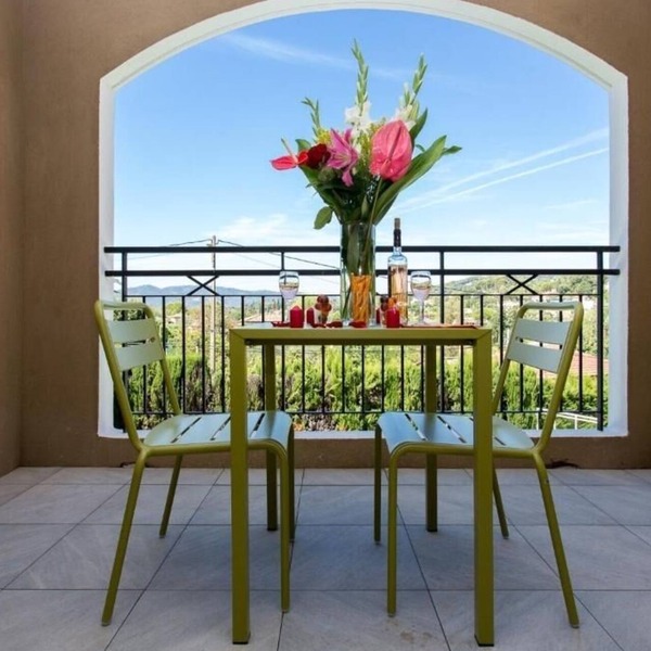 Spacious 2BR Flat with 2 Bathrooms & Full Kitchen | Near Local Tennis Courts