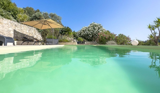 000 Villa Belou