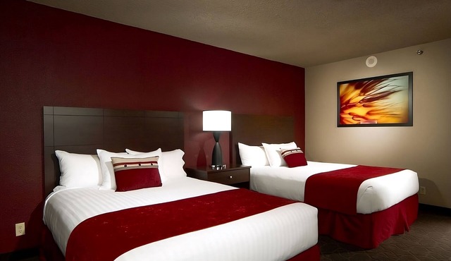1 x Sedona River View Queen Non Smoking Room at Edgewater Casino Resort in Laughlin