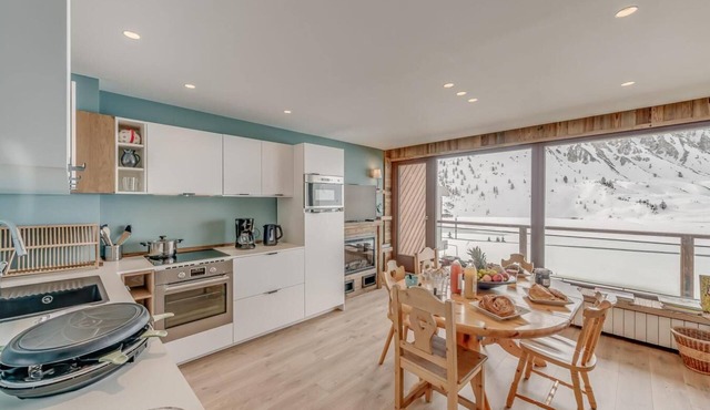 100m from shops, 2nd floor, view lake, balcony, tv, ski locker, 60m², Tignes in Tignes