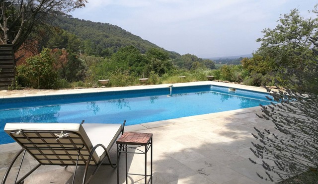 10mn from the beaches, La Bisotte: property with large pool