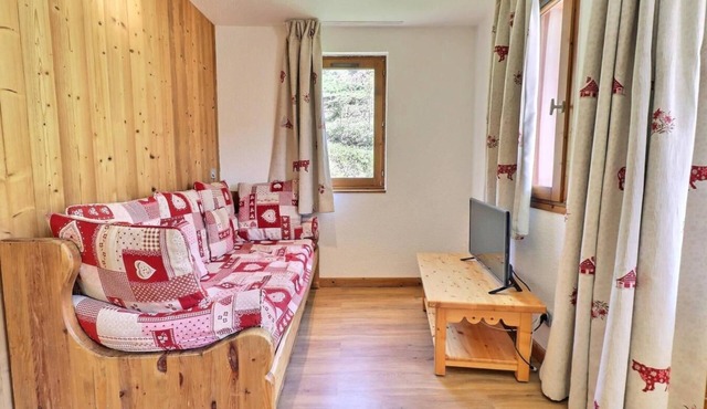 150m from resort center, 5th floor, balcony, ski locker, 41m², La Tania