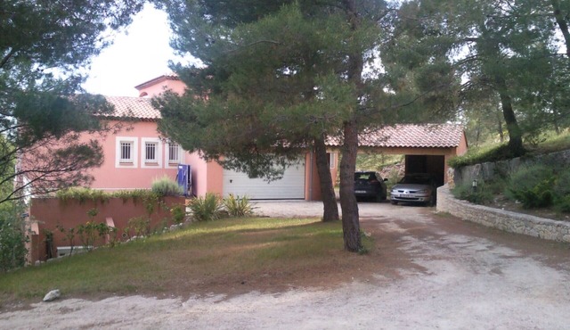 170 m² architect-designed house in the charming village of Ventabren