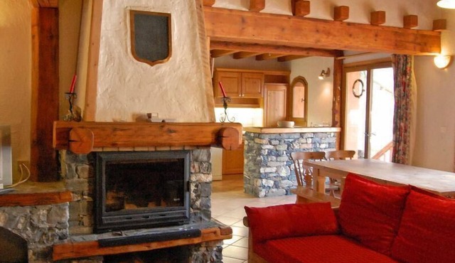 1st floor, fireplace or stove, parking, tv, ski locker, 120m², Saint Martin de Belleville