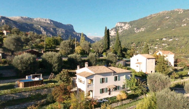 2 198/5 000 Cozy cottage with private garden and terrace – peaceful setting