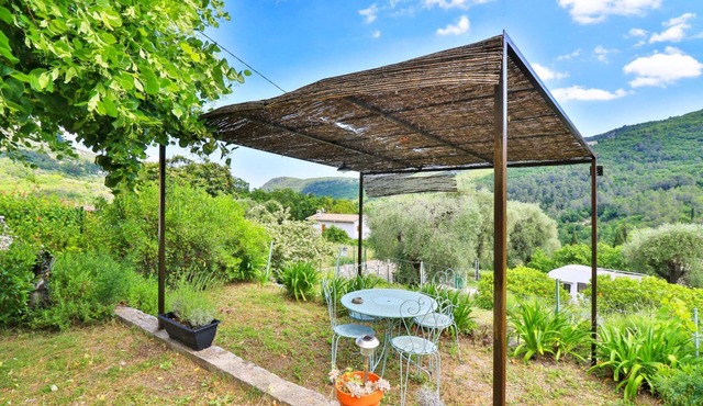 2-bed ground floor, 6p, 9km Grasse, 300m river