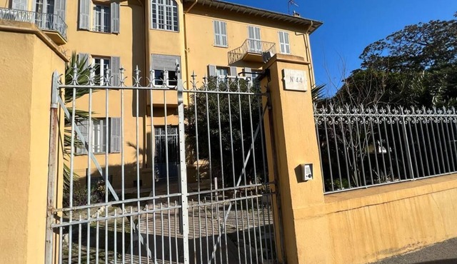 2 bedroom apartment with one bathroom in Nice, located 15min walk from Promenade