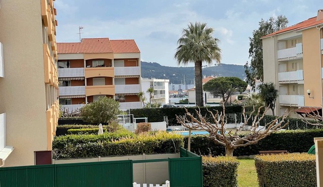 2 bedrooms in the heart of the seaside resort, sandy beach