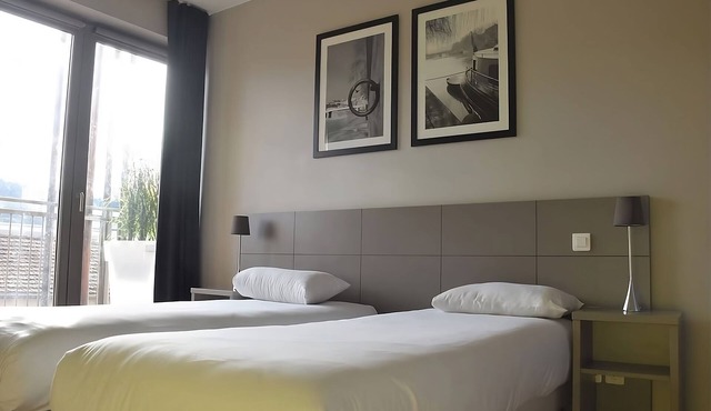 2 Lyon Twin Room Near Basilica Views and Riverfront Walks