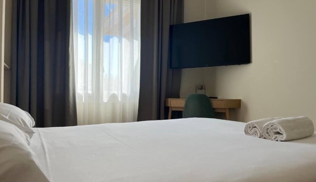 2 Relaxing Double Room Steps from Seaside Paths and Dining Spots