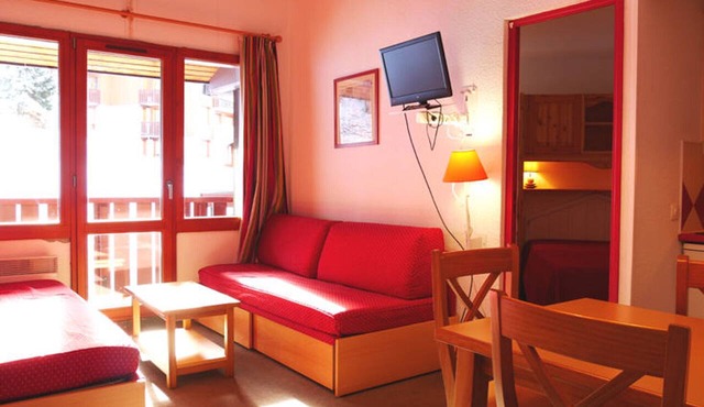 2-Room Apartment with Balcony, Ski Access, and Free Parking - Montchavin Les Coches