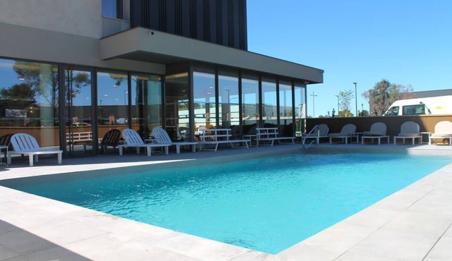 2 Units w/Seasonal Pool & Free Parking Near Sainte-Baume Natural Park - 3.4 mi