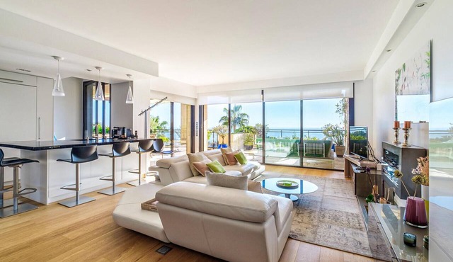 3 bedroom gorgeous apartment in Vallauris