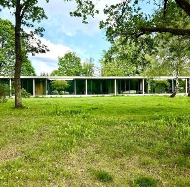 3 Bedroom Modern Glass House, Nature Scape