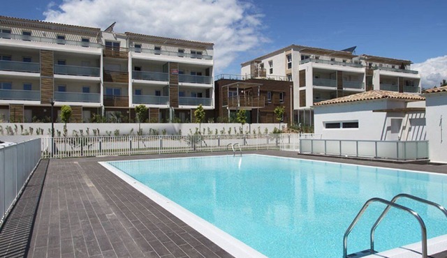 3-room apartment with pool 10 minutes from the sea