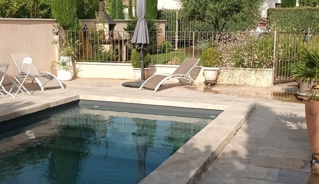 4-person gîte in Provence with swimming pool