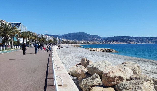 50 meters from the beach and the Promenade des Anglais.