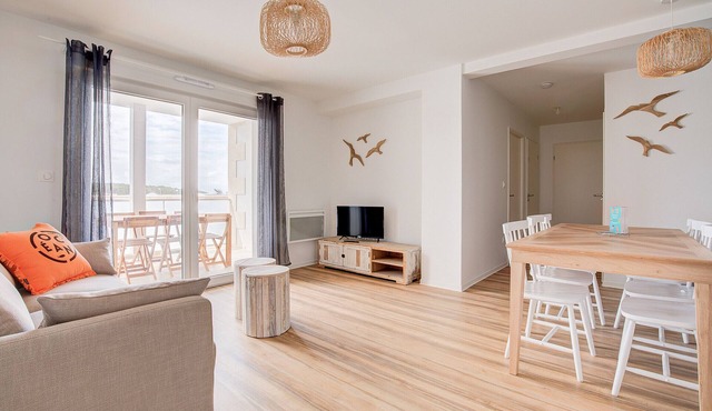 600m from the beach, lovely flat for 6