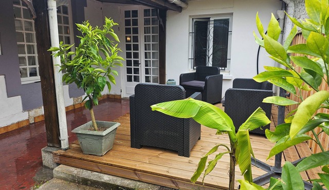 A 15 Minutes des Plages, Maison de Ville Avec Petit Jardin Pour 8 Personnes