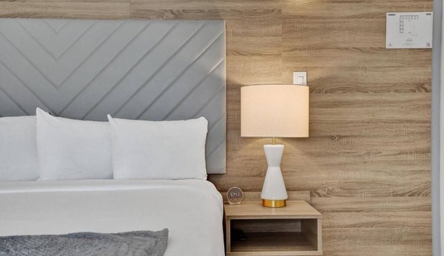 Affordable Chic Stay Near Lauderdale-by-the-Sea | 2BR Adult-only Suite in Fort Lauderdale