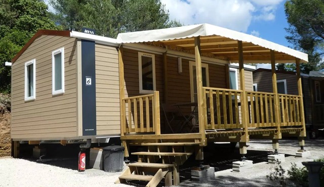 Air-conditioned 2-bedroom mobile home for 6 people
