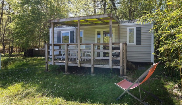 Air-Conditioned "Ibiza" Mobile Home: Dordogne Getaway, Shared Pool & Mini-Farm near Sarlat