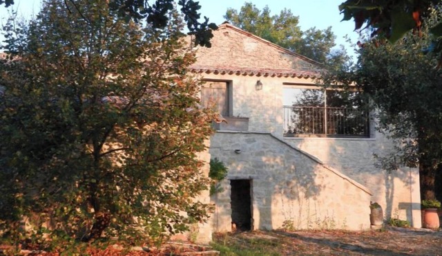 Apartment 80m2 in large property 2 bedrooms private bathroom Swimming pool in Niozelles