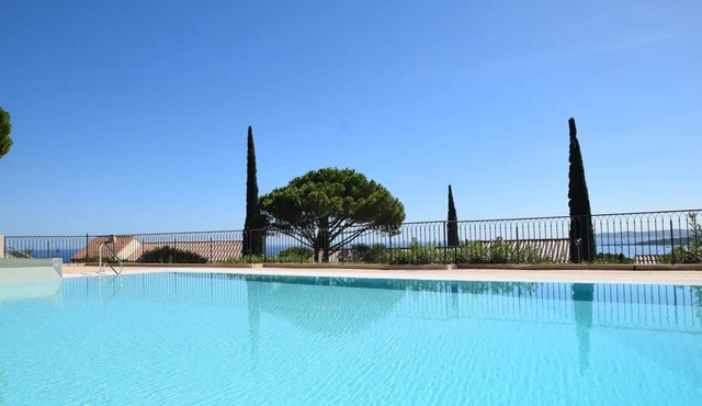 Apartment 'Appartement Chêne Liège' with Sea View, Shared Pool and Wi-Fi