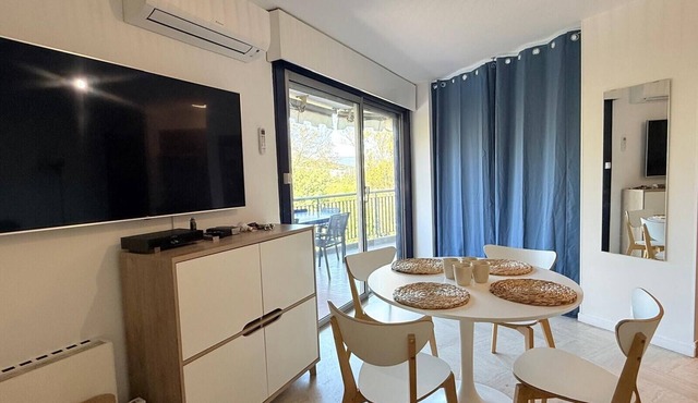 Apartment for 4, pool, AC, WiFi, parking, 300m from the beach