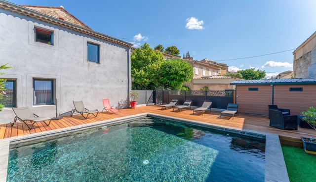 Apartment 'Gîte Coté Mûrier' with Shared Pool, Private Terrace and Wi-Fi in Rasteau