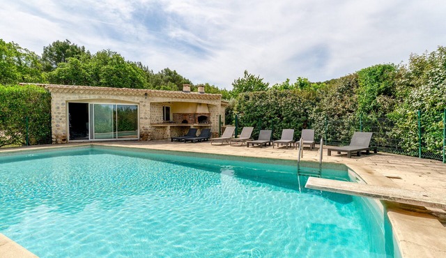 Apartment 'Gite Du Petit Bois - Bignone' with Shared Pool, Wi-Fi and Air Conditioning in Villedieu