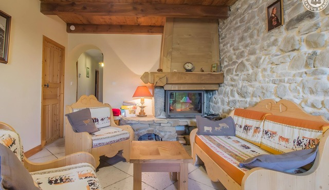 Apartment 'Le Blanchon' with Mountain View and Wi-Fi