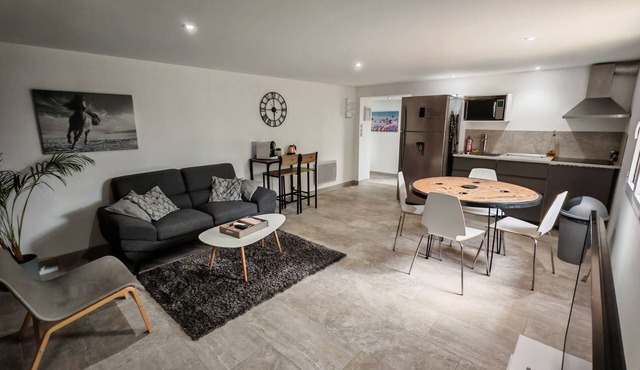 Appart Cosy Avec Jardin, Jacuzzi Privé, Piscine Lété, au Calme in Bellegarde
